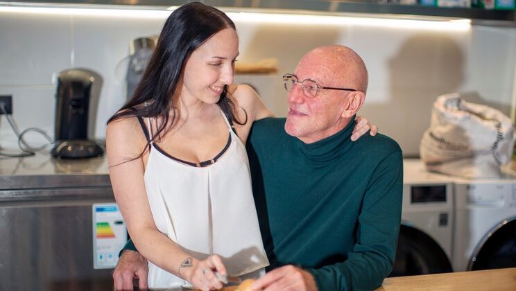 [Oldje] - Older Man, Younger Blonde Not Found In Original, therefore this title is changed to</variant> <variant>Old Man's Pleasure - Bella Angel - Luc B