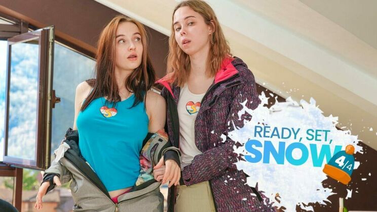 [ClubSweethearts] - Brunette and Blonde Teenage Kissing - Erika Mori - Alice Flore