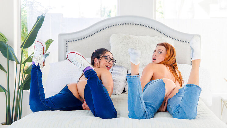 [StepSiblingsCaught] - Stepbro Fucks Stepsister in Miniskirt - S28:E4