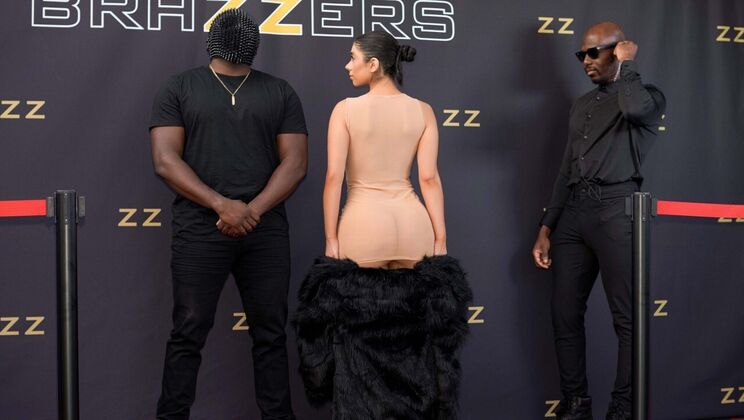 [Brazzers] - Violet Myers Takes Big Cock in Her Asshole - Brazzers Scene - Violet Myers - Mannie Coco