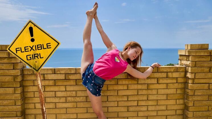 [ClubSweethearts] - Brunette babe Nicole Murkovski spreads wide in hot solo session - Nicole Murkovski