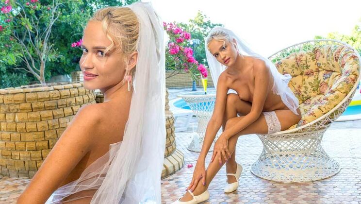 [ClubSweethearts] - Pool Side Solo with Blonde Novella - Novella Night