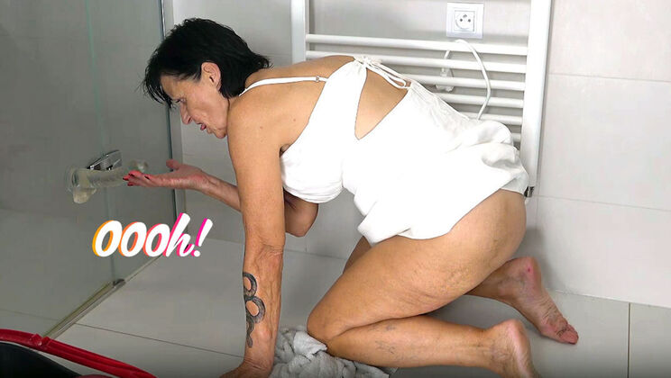 [Grandmams] - Wife Cleans and Fingers Herself After a Party - Cocco Grand