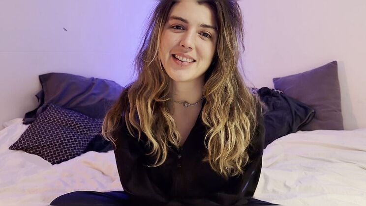 [Ersties] - Sarah's First Anal Sex with Gia - Gia G (Ersties)