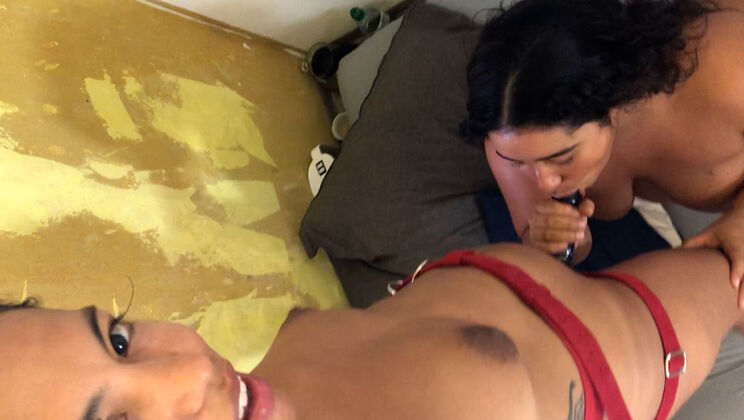 Carmen & Lina Mouthfuck in Bedroom
