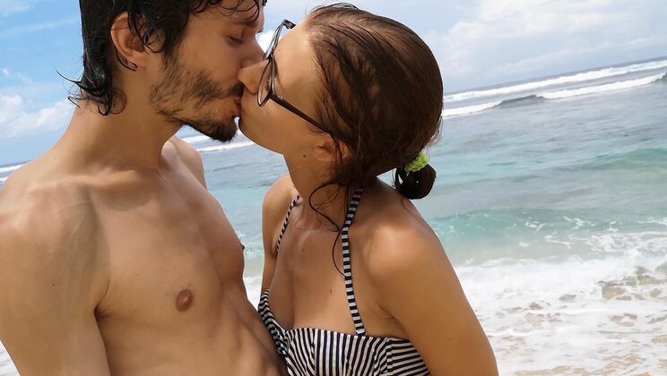 Josh & Evie Bali Vlog: Blowbang & Anal
