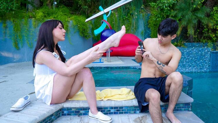 Stepsister Whitney Wright Caught Taking Feet Pics by Stepbrother
