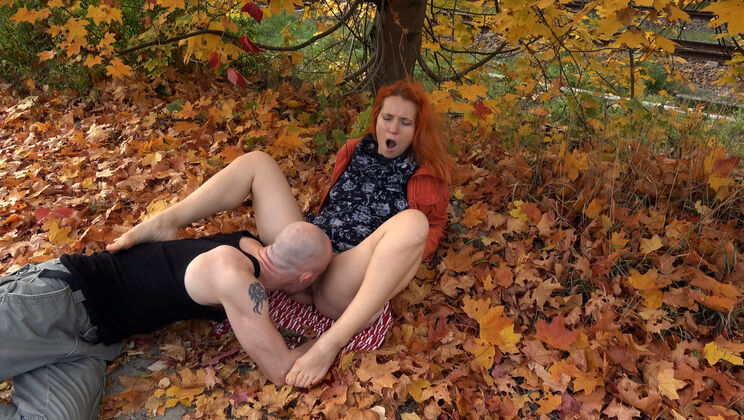 Simona & Leo: Autumn Leaves Licking and Fingering
